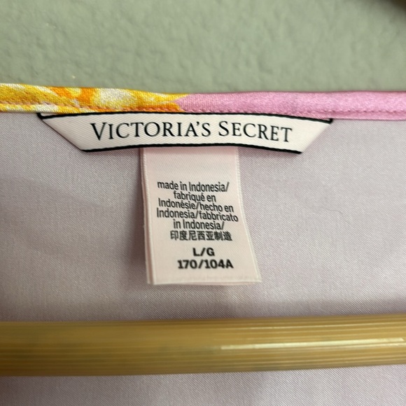 Victoria Secret Large pink floral butterfly racer back satin tank top - Picture 3 of 6